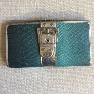Candies Kohl’s Snakeskin 🐍 Blue Silver Wallet